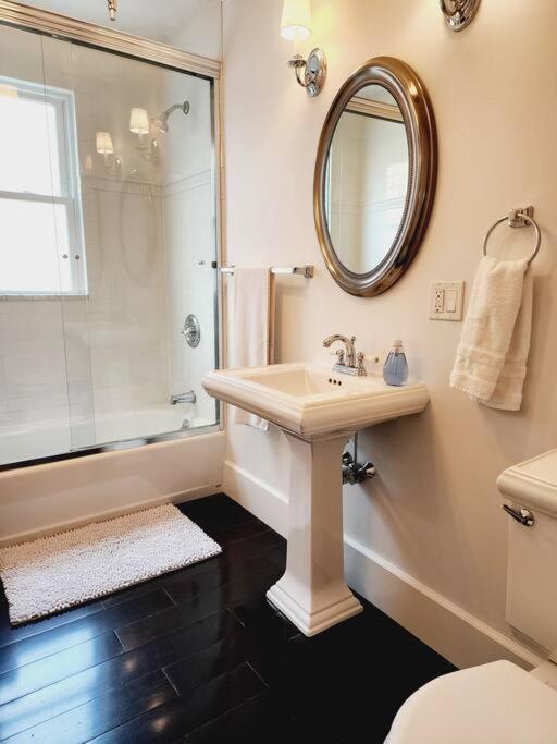 Charming And Comfortable! Medford Exterior photo